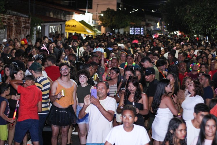 Bloco das Virgens agita foliões com apoio da Prefeitura de Floriano