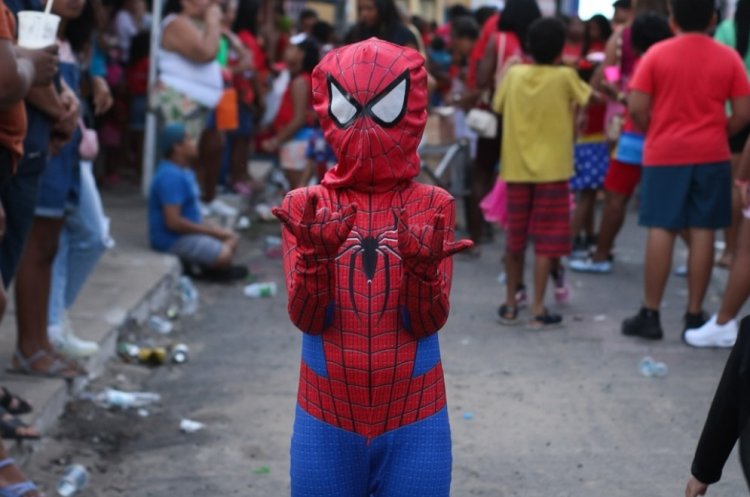 Carnaval da Família e festa no Cais: alegria contagia foliões de todas as idades