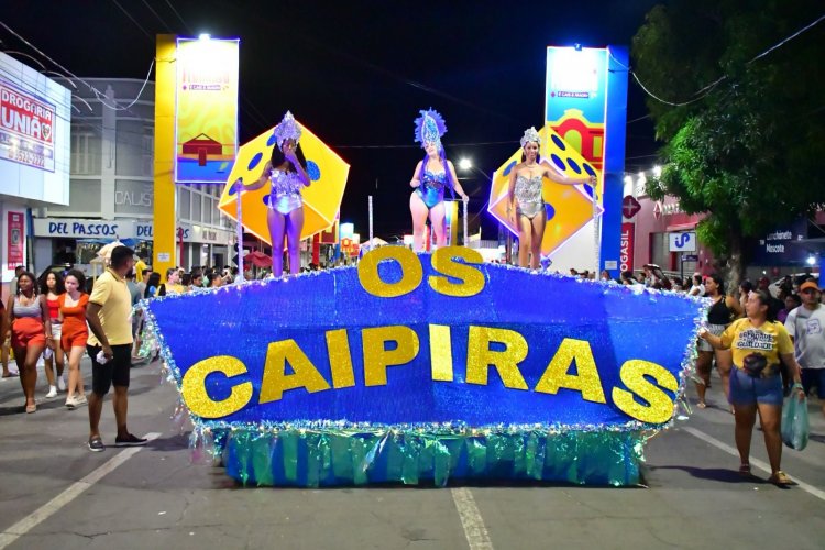 Apuração sagra a escola de samba ‘Os Caipiras’ como a grande campeã do Carnaval de Floriano