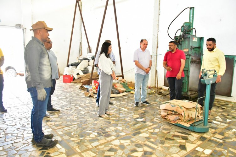 Prefeito Antônio Reis visita a Cooperativa COOCAMFLO em Floriano