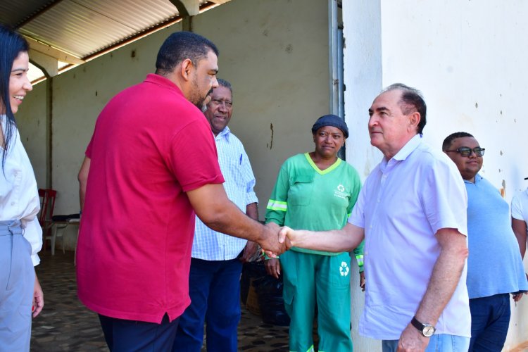 Prefeito Antônio Reis visita a Cooperativa COOCAMFLO em Floriano