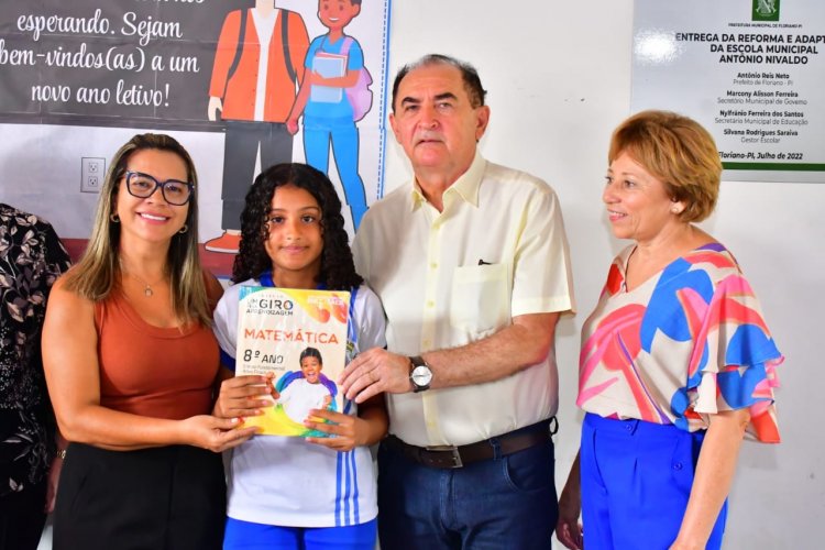 Prefeitura de Floriano entrega livros didáticos para alunos da rede municipal de ensino