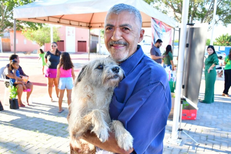 Secretaria de Saúde de Floriano realiza ação 'Meu Amigo Pet' no bairro Taboca