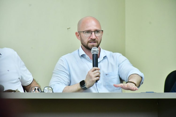 Prefeito de Floriano se reúne com agentes de saúde e de endemias para discutir melhorias para a categoria