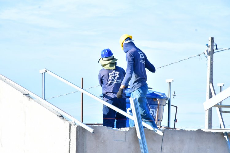 Prefeito e vice de Floriano visitam obras do 'Minha Casa, Minha Vida' no bairro Cajueiro II