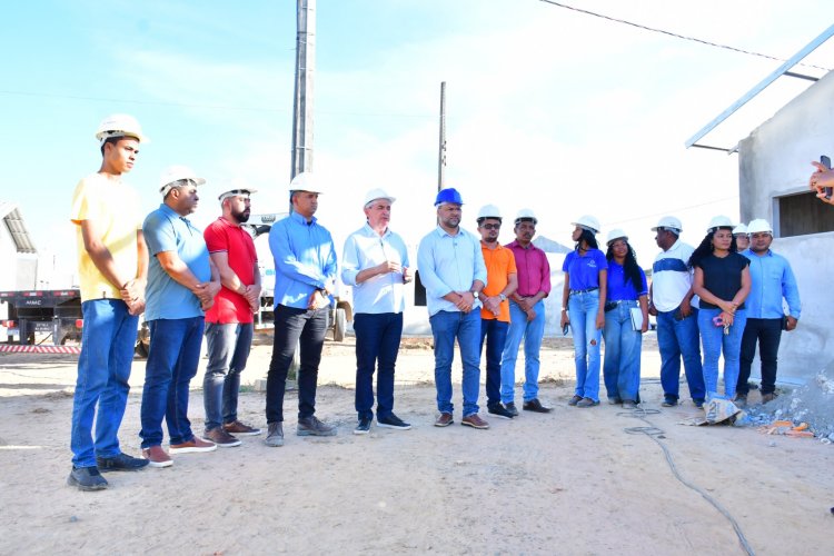 Prefeito e vice de Floriano visitam obras do 'Minha Casa, Minha Vida' no bairro Cajueiro II