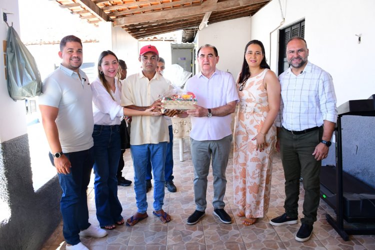 Prefeitura de Floriano apresenta novas instalações do CAPS AD III em visita institucional