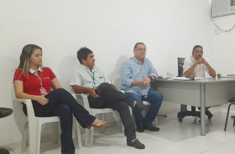 Prefeitura de Floriano realiza reunião para tratar de cabeamentos soltos nas vias públicas