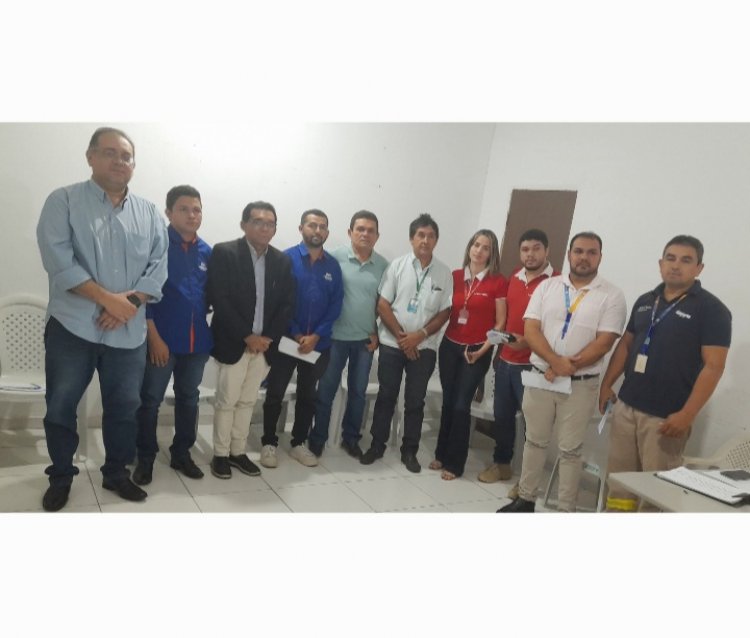 Prefeitura de Floriano realiza reunião para tratar de cabeamentos soltos nas vias públicas