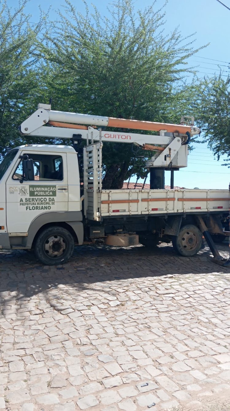 Infraestrutura de Floriano realiza mais de 800 atendimentos em iluminação pública no mês de maio