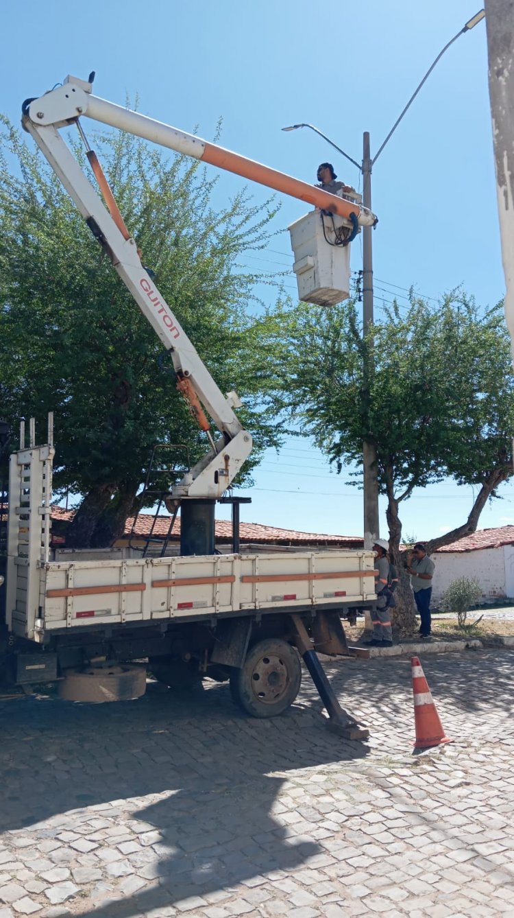 Infraestrutura de Floriano realiza mais de 800 atendimentos em iluminação pública no mês de maio