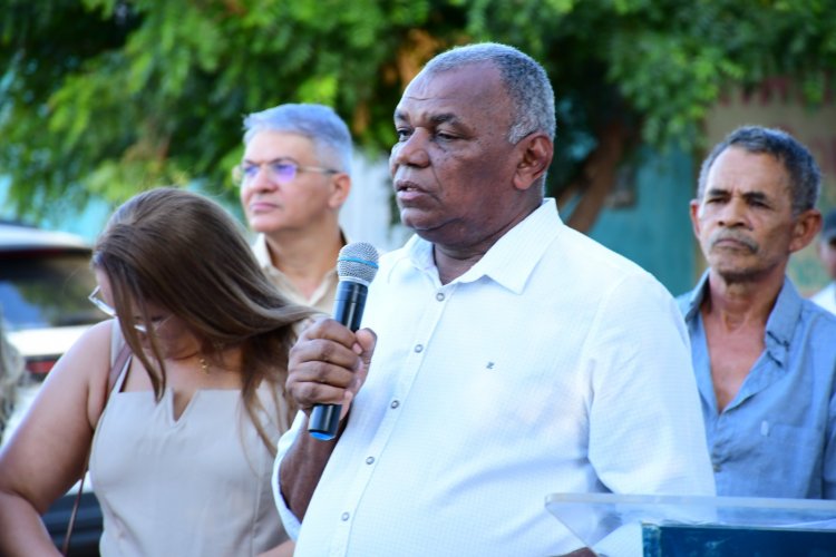 Prefeitura de Floriano entrega mais seis ruas calçadas à população nos 128 anos da cidade