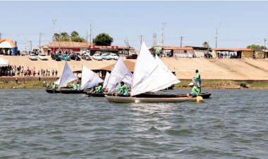 Regata de Canoas movimenta o domingo na beira-rio com apoio da Prefeitura de Floriano