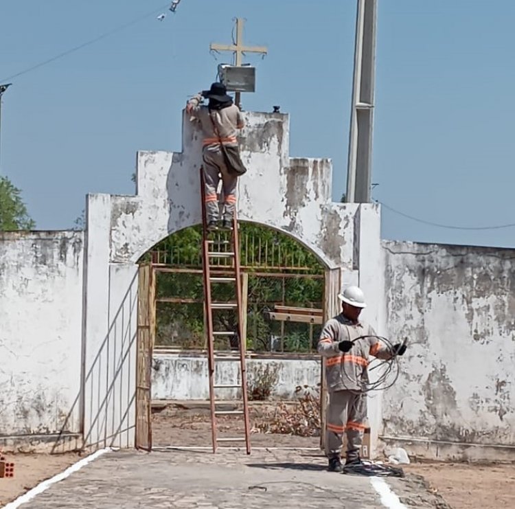 Prefeitura de Floriano realiza manutenção nos cemitérios para o Dia de Finados