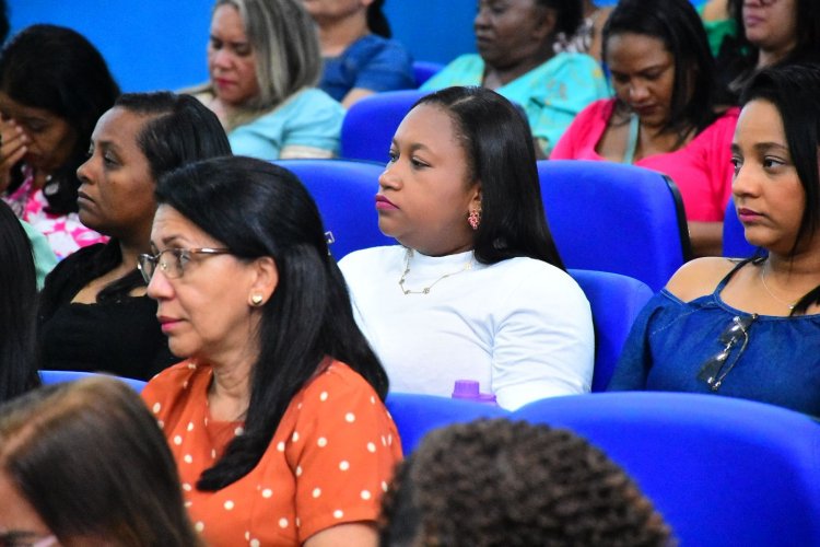 Prefeitura de Floriano realiza encerramento do curso de formação para Profissionais de Apoio Escolar