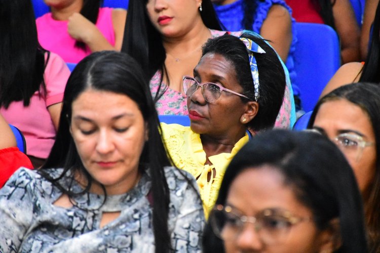 Prefeitura de Floriano realiza encerramento do curso de formação para Profissionais de Apoio Escolar