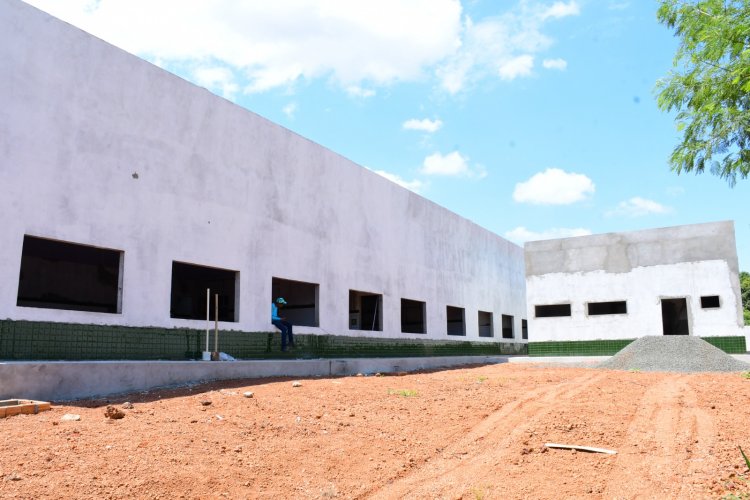 Prefeitura de Floriano acompanha visita técnica do governador do Piauí a obras do Estado