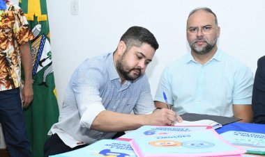Educação de Floriano apresenta novo fardamento escolar e assina contrato com empresa que vai confeccionar os uniformes