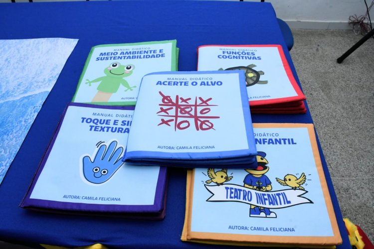 Educação de Floriano apresenta novo fardamento escolar e assina contrato com empresa que vai confeccionar os uniformes