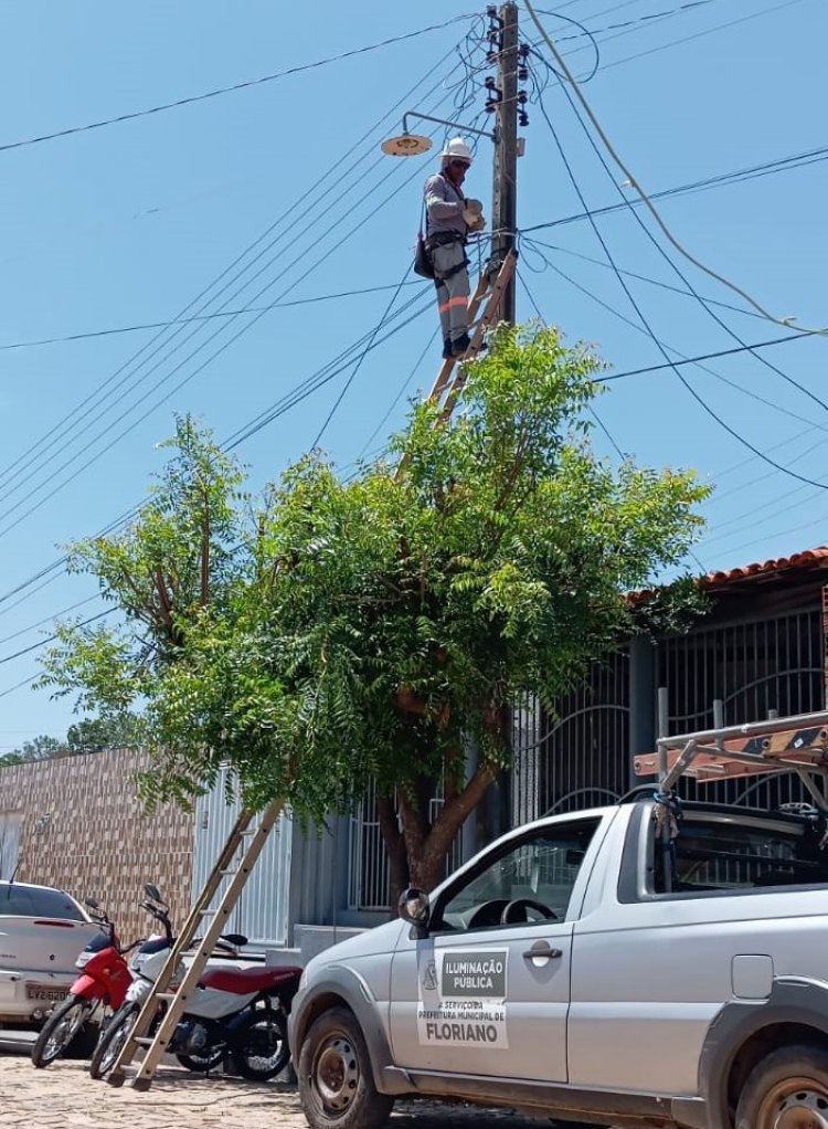 Infraestrutura de Floriano realiza quase 800 serviços de iluminação pública em janeiro