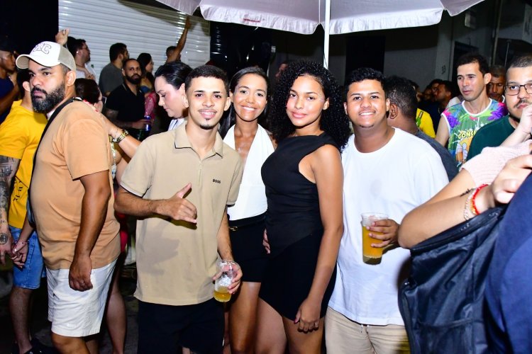 Dany Melody arrasta multidão e agita o Carnaval de Floriano neste sábado (14)