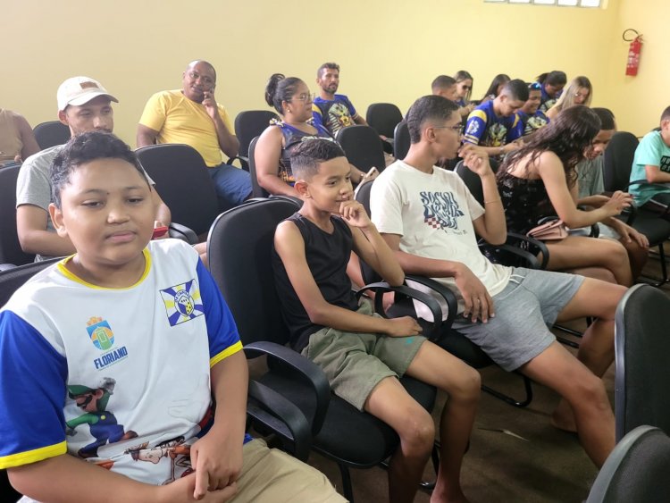 Escola de Samba ‘Os Caipiras’ é  campeã do Carnaval de Floriano pelo 3º ano consecutivo