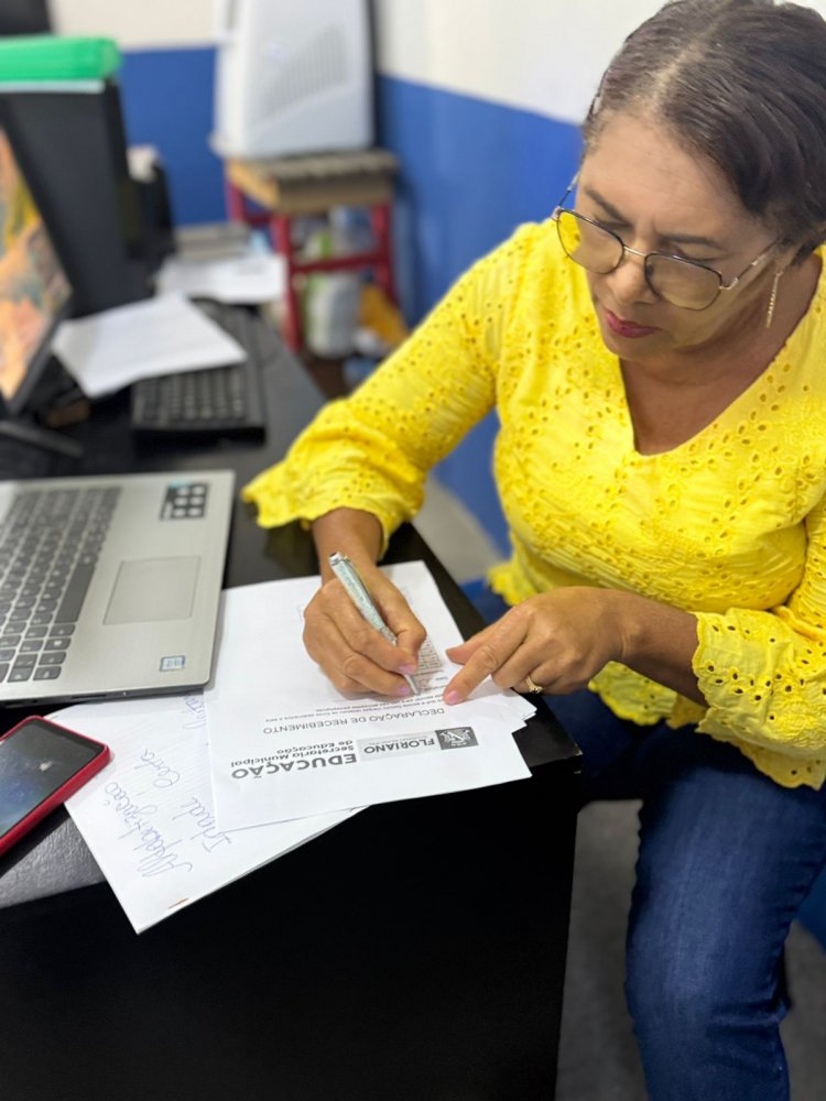 Prefeitura de Floriano realiza entrega de livros para alunos da rede municipal