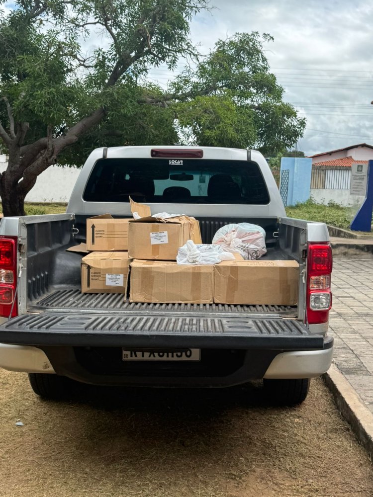 Prefeitura de Floriano realiza entrega de livros para alunos da rede municipal