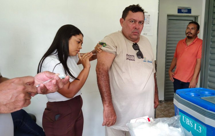 Prefeitura de Floriano reforça combate à dengue com vacinação de agentes de endemias