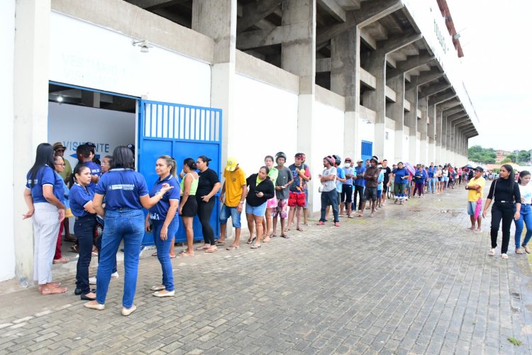 Prefeitura de Floriano distribui mais de 5 mil cestas básicas para famílias em situação de vulnerabilidade 