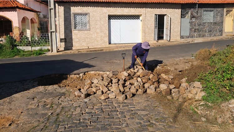 Infraestrutura de Floriano realiza Operação Tapa-Buracos em diversos pontos no mês de abril