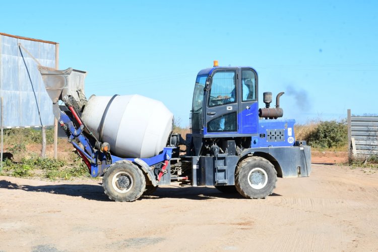 Prefeitura de Floriano visita às obras do programa Minha Casa, Minha Vida no loteamento Bom Jardim