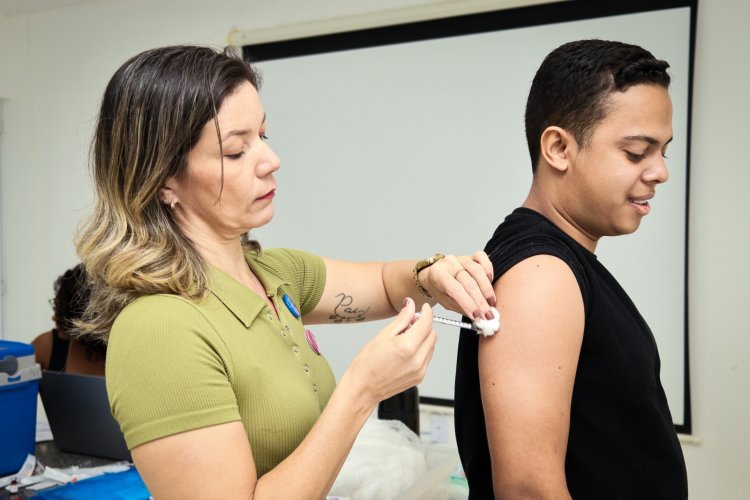 Dia Nacional de Imunização: Prefeitura de Floriano atualiza carteira vacinal dos profissionais da imprensa