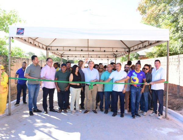 129 ANOS: Prefeitura de Floriano entrega pavimentação no bairro Rede Nova executada com recursos próprios