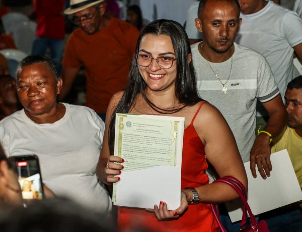 Prefeitura de Floriano realiza entrega quase 270 títulos de regularização fundiária à famílias do Cajueiro II