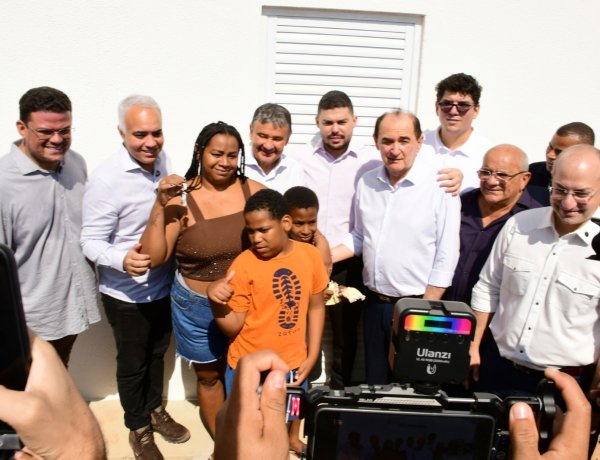 Prefeitura de Floriano entrega 72 casas no Residencial Cajueiro II e anuncia mais 150 unidades